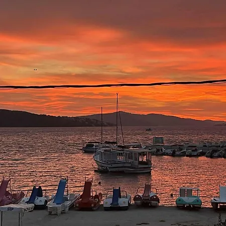 Apartamento Sorriso - 1st Row By The Trogir
