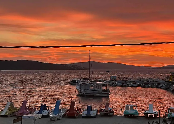 Apartamento Sorriso - 1st Row By The Trogir