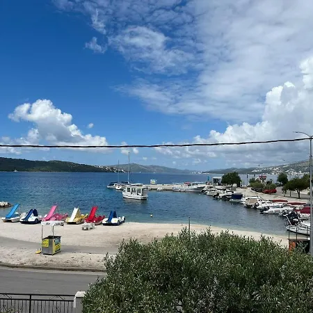 Appartement Sorriso - 1st Row By The Trogir
